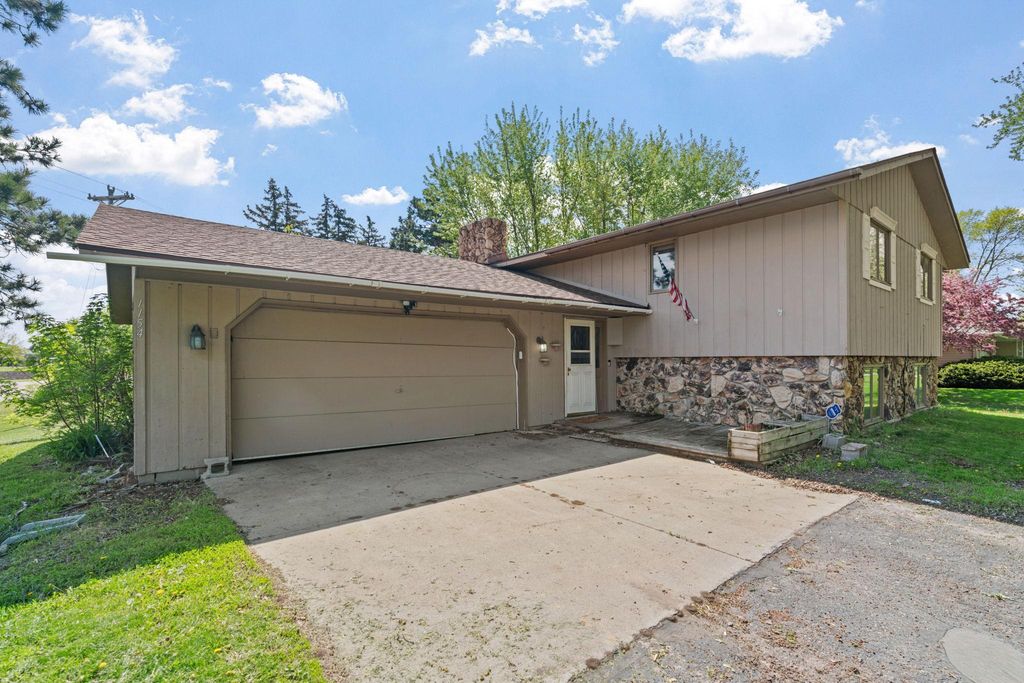 1154 Bromo Avenue, Saint Cloud, MN 56303