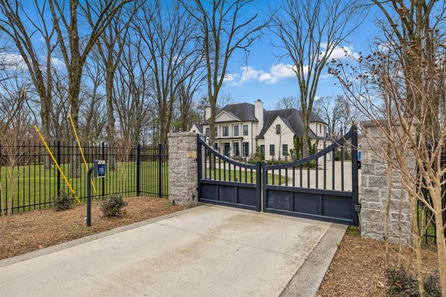 1617 Graybar Ln, Nashville, TN 37215