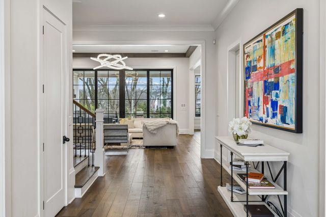 1617 Graybar Ln, Nashville, TN 37215