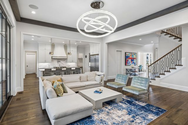 1617 Graybar Ln, Nashville, TN 37215