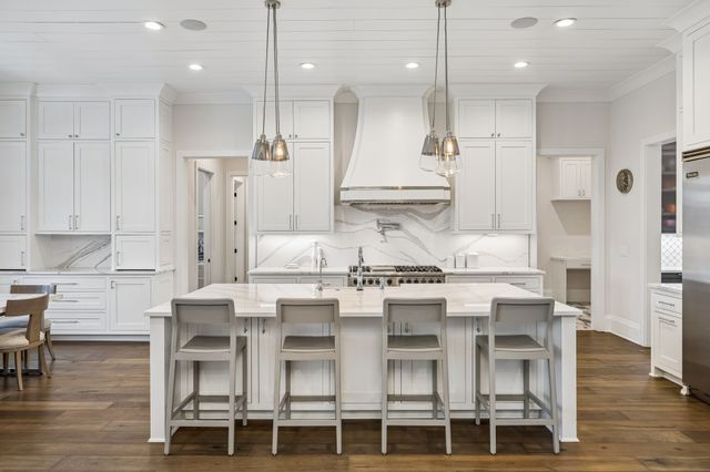 1617 Graybar Ln, Nashville, TN 37215