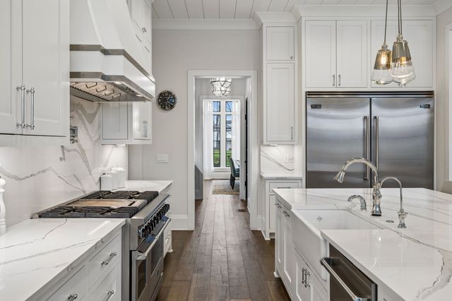 1617 Graybar Ln, Nashville, TN 37215