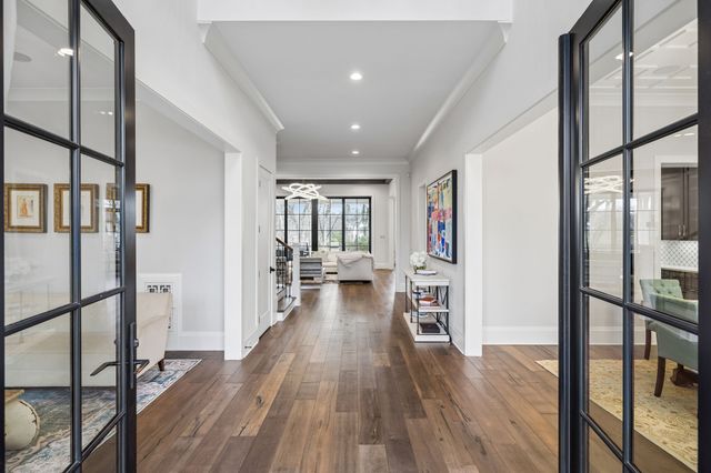 1617 Graybar Ln, Nashville, TN 37215