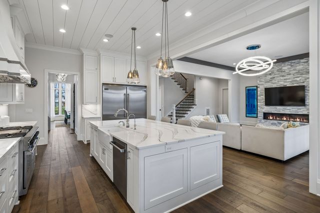 1617 Graybar Ln, Nashville, TN 37215