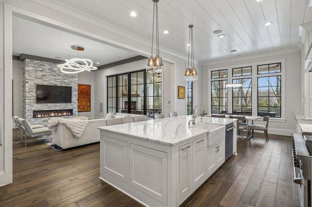 1617 Graybar Ln, Nashville, TN 37215