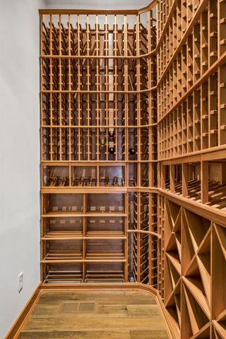 1617 Graybar Ln, Nashville, TN 37215