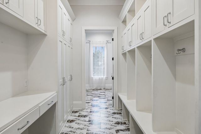 1617 Graybar Ln, Nashville, TN 37215