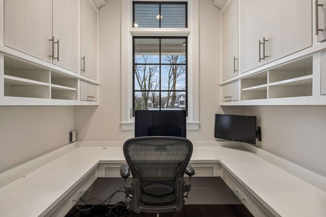 1617 Graybar Ln, Nashville, TN 37215