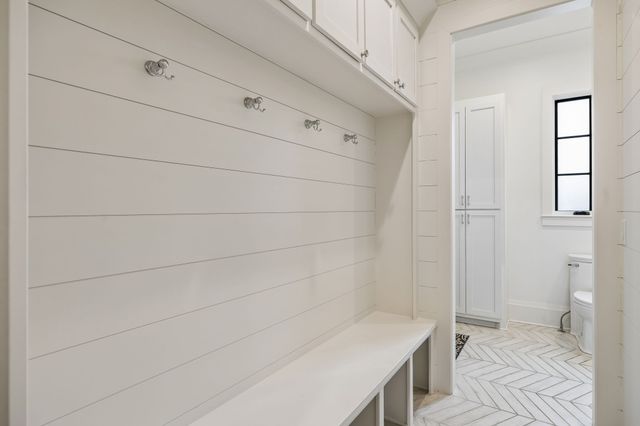 1617 Graybar Ln, Nashville, TN 37215