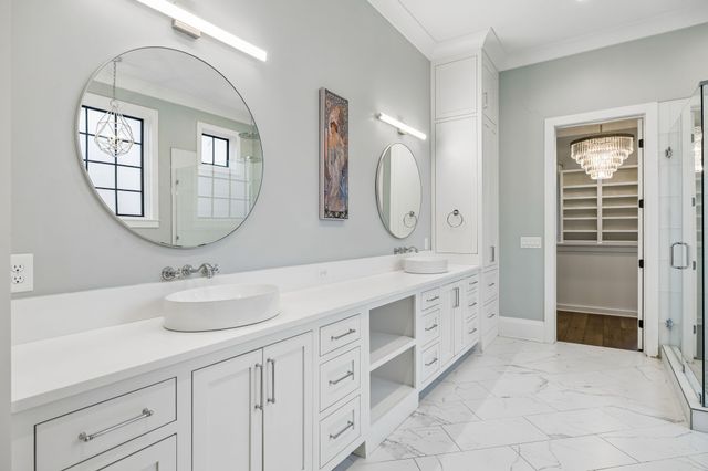 1617 Graybar Ln, Nashville, TN 37215