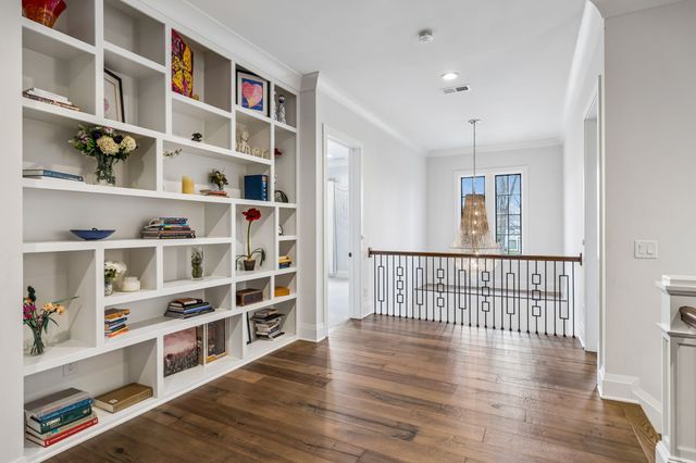 1617 Graybar Ln, Nashville, TN 37215