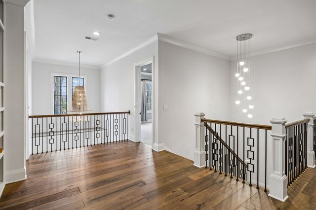 1617 Graybar Ln, Nashville, TN 37215