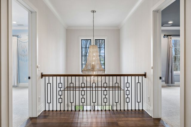 1617 Graybar Ln, Nashville, TN 37215