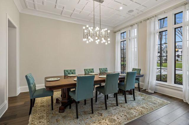 1617 Graybar Ln, Nashville, TN 37215