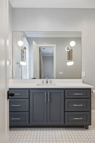 1617 Graybar Ln, Nashville, TN 37215