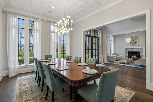 1617 Graybar Ln, Nashville, TN 37215