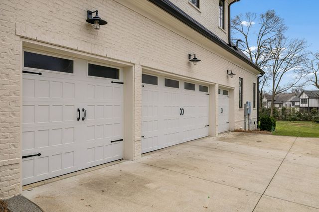 1617 Graybar Ln, Nashville, TN 37215