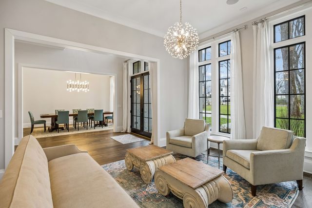 1617 Graybar Ln, Nashville, TN 37215