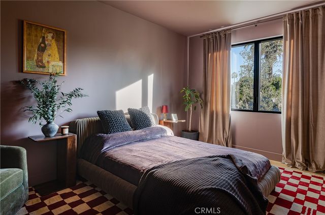 15719 Hartsook, Encino, CA 91436