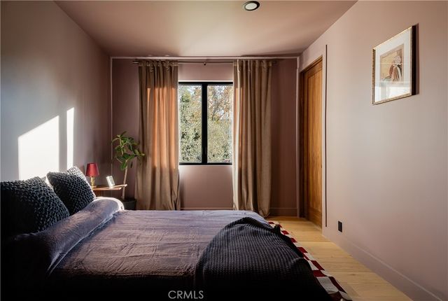 15719 Hartsook, Encino, CA 91436