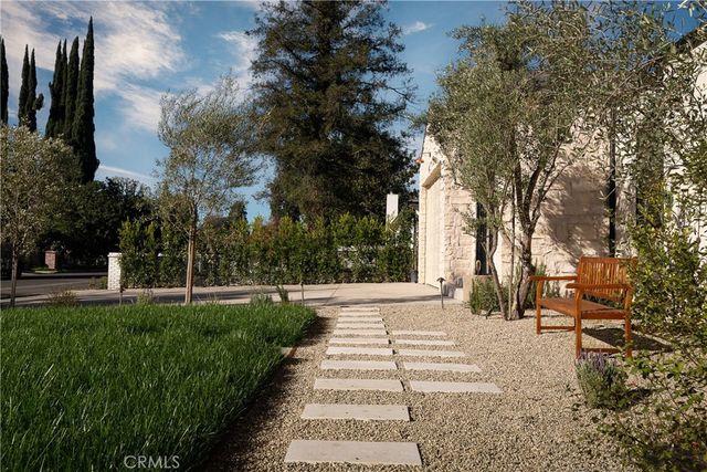 15719 Hartsook, Encino, CA 91436