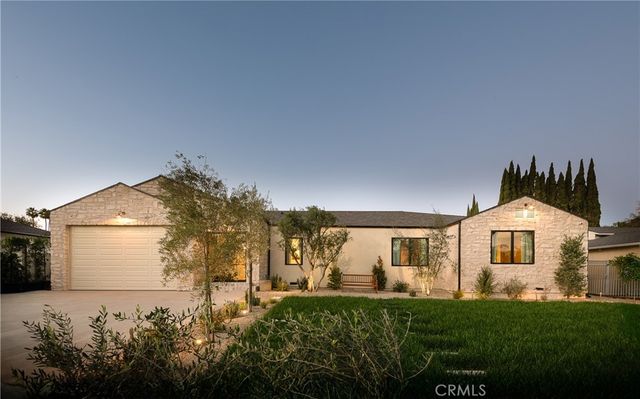 15719 Hartsook, Encino, CA 91436
