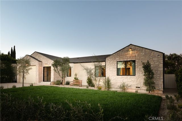 15719 Hartsook, Encino, CA 91436
