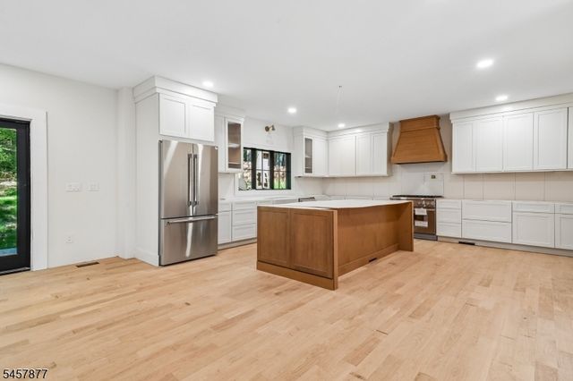 51 Dogwood Rd, Morris Plains Boro, NJ 07950