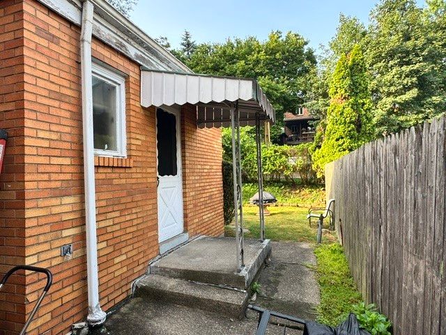 4526 Camelia St, E Pittsburgh, PA 15201