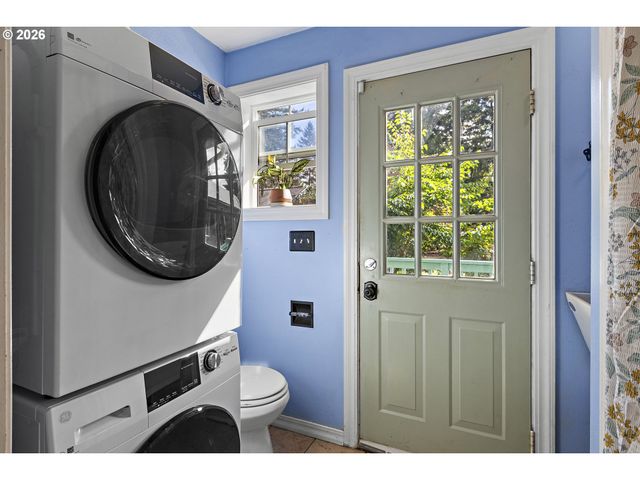 150 Ne 202ND Ave, Gresham, OR 97230