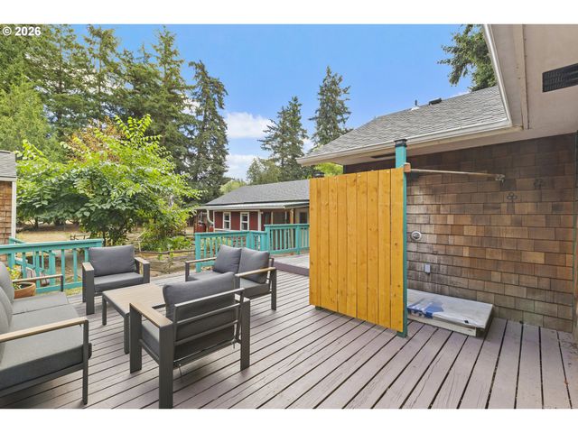 150 Ne 202ND Ave, Gresham, OR 97230