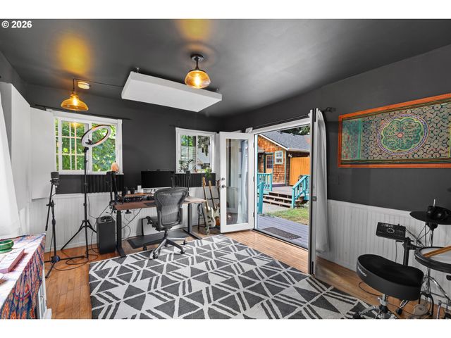 150 Ne 202ND Ave, Gresham, OR 97230
