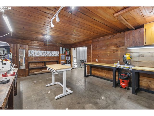 150 Ne 202ND Ave, Gresham, OR 97230