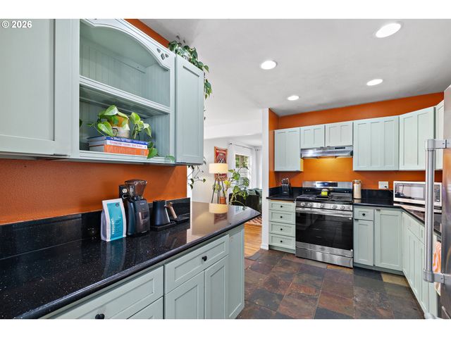 150 Ne 202ND Ave, Gresham, OR 97230