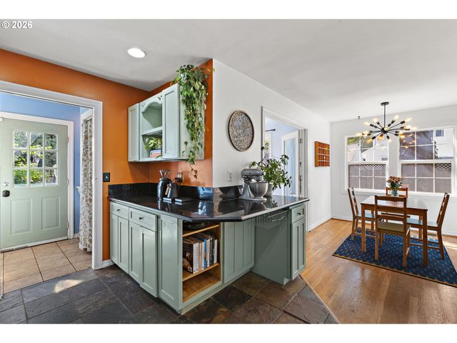 150 Ne 202ND Ave, Gresham, OR 97230