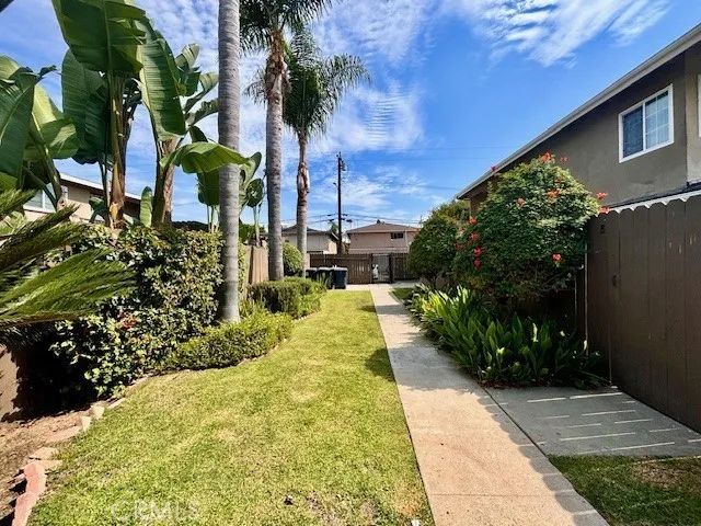 17102 Emerald D, Huntington Beach, CA 92647