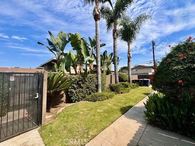 17102 Emerald D, Huntington Beach, CA 92647
