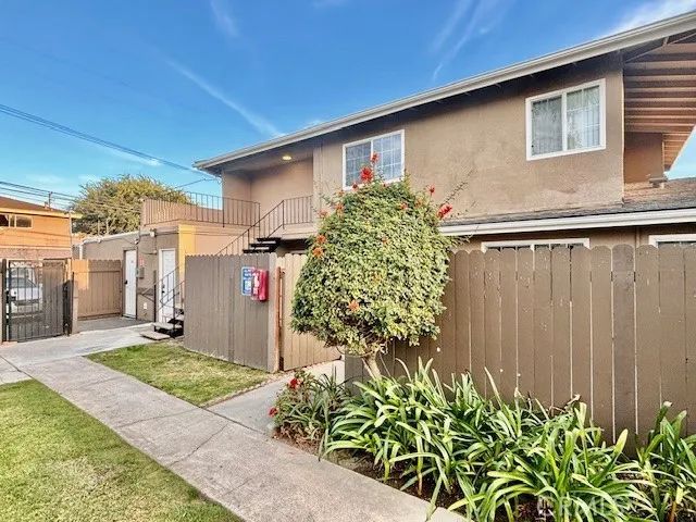 17102 Emerald D, Huntington Beach, CA 92647