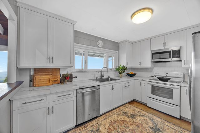 712 Upper Kimo Dr, Kula, HI 96790