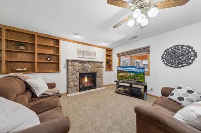 8922 Quinwood Lane N, Maple Grove, MN 55369