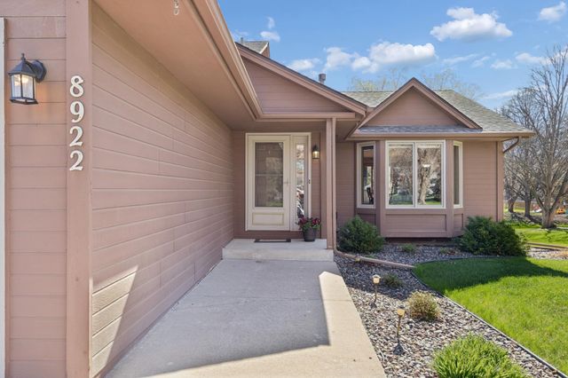 8922 Quinwood Lane N, Maple Grove, MN 55369
