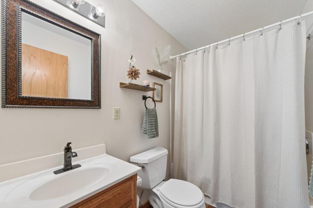 8922 Quinwood Lane N, Maple Grove, MN 55369