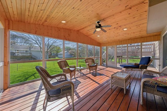 8922 Quinwood Lane N, Maple Grove, MN 55369