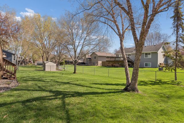 8922 Quinwood Lane N, Maple Grove, MN 55369