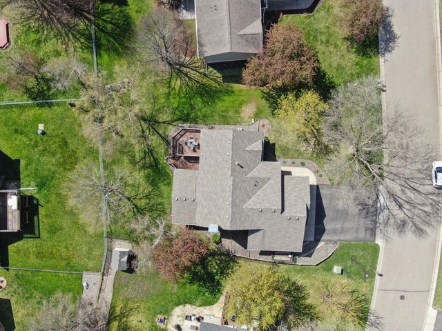 8922 Quinwood Lane N, Maple Grove, MN 55369