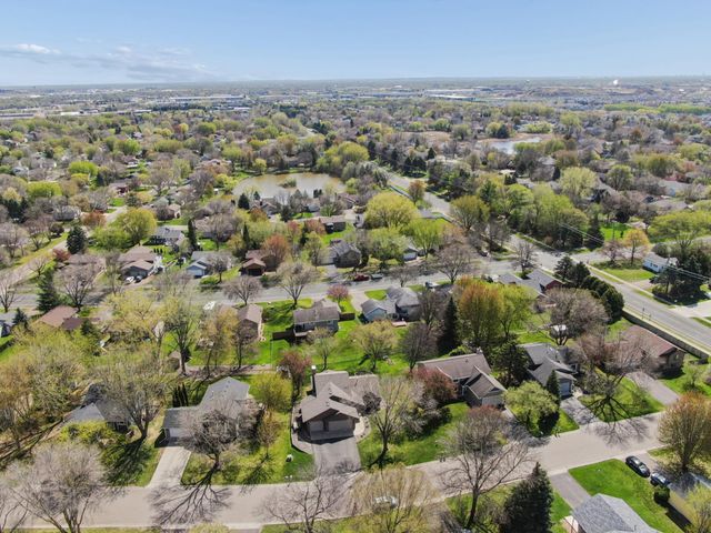 8922 Quinwood Lane N, Maple Grove, MN 55369