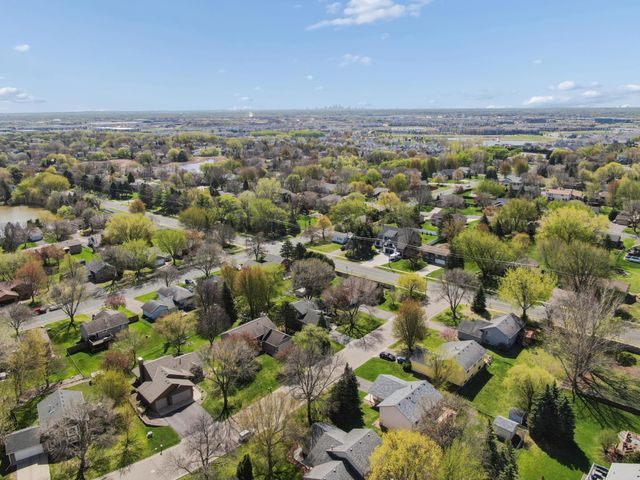 8922 Quinwood Lane N, Maple Grove, MN 55369