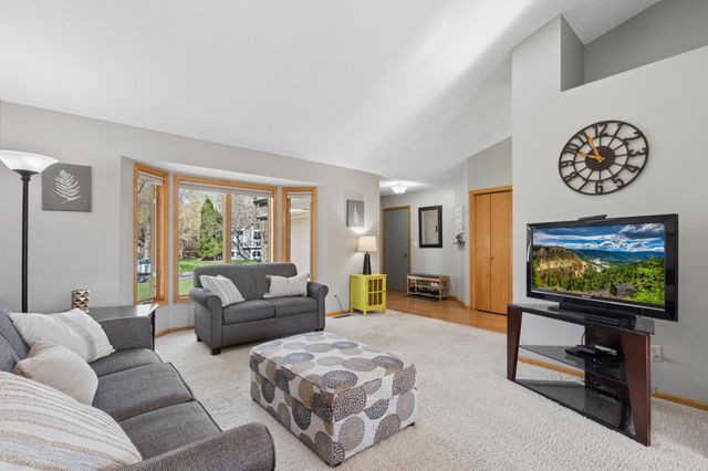 8922 Quinwood Lane N, Maple Grove, MN 55369