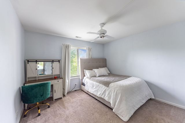 1237 E Greystone Drive, Round Lake Beach, IL 60073