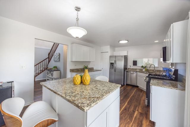 1237 E Greystone Drive, Round Lake Beach, IL 60073